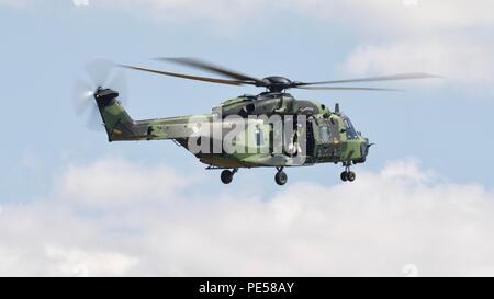 Finnische Armee - NHIndustries NH90 TTH militärische Hubschrauber von Utti Jaeger Regiment Anzeigen an der Royal International Air Tattoo 2018 Stockfoto