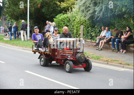 Miniatur Dampfmaschinen auf der Straße laufen durch Driffield East Yorkshire, England, UK, GB. Stockfoto
