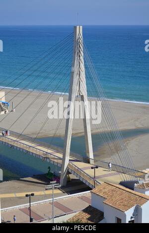 Puente de la Armada Española Fußgängerbrücke (oder Pasarela peatonal de Fuengirola) Baujahr 2006 Stockfoto