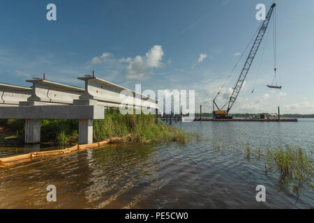 Aufbau der SR 19 Brücke am kleinen See Harris in Lake County, Florida, USA Stockfoto