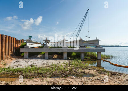 Aufbau der SR 19 Brücke am kleinen See Harris in Lake County, Florida, USA Stockfoto