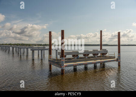 Aufbau der SR 19 Brücke am kleinen See Harris in Lake County, Florida, USA Stockfoto