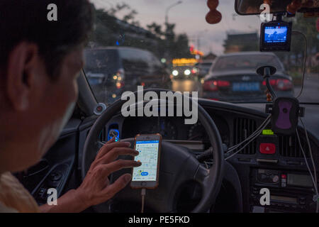 Wang Jiandong, ein Taxifahrer, der die Didi-App in Peking, China, verwendet. 08-Aug-2018 Stockfoto