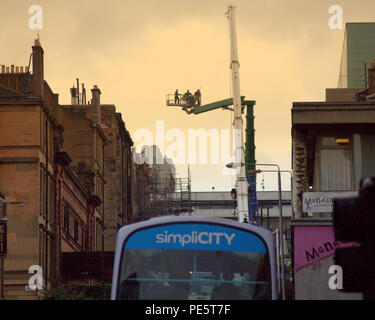 GSA Glasgow school of art Charles Rennie Mackintosh Gebäude Feuer Wiederherstellung Abriss Arbeiter nehmen hinunter wand Renfrew Street Stockfoto