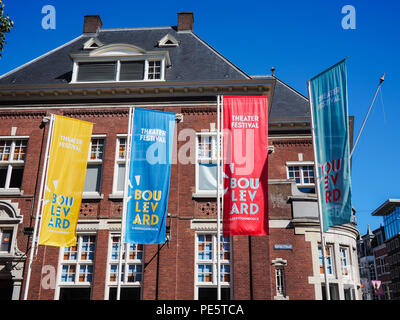 August 2018 - 's-Hertogenbosch, Niederlande: Großer Banner Werbung für die jährliche Straßentheater Festival Boulevard Stockfoto