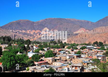 Schöne Dorf Tilcara bei der UNESCO Welt kultur erbe Quebrada de Humahuaca, im Norden von Salta, Argentinien, Südamerika Stockfoto