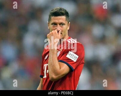 Frankfurt am Main, Deutschland. 12 Aug, 2018. Fußball: DFL-Supercup, Eintracht Frankfurt vs Bayern München in der Commerzbank-Arena. Der Münchener Robert Lewandowski. Foto: Uwe Anspach/dpa - WICHTIGER HINWEIS: DFL Regelungen die Verwendung von Fotografien als Bildsequenzen und/oder quasi-Video./dpa/Alamy Leben Nachrichten verbieten Stockfoto