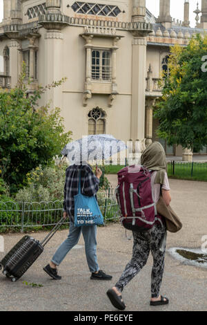 Brighton, Großbritannien, 13. August 2018 Wetter einem regnerischen Tag in Brighton, Brighton Pavillon credit Ian Davidson/Alamy leben Nachrichten Stockfoto