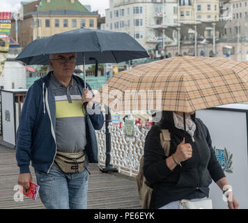 Brighton, Großbritannien, 13. August 2018 Wetter einem regnerischen Tag in Brighton credit Ian Davidson/Alamy leben Nachrichten Stockfoto