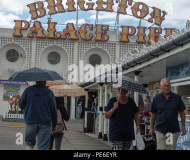 Brighton, Großbritannien, 13. August 2018 Wetter einem regnerischen Tag in Brighton credit Ian Davidson/Alamy leben Nachrichten Stockfoto