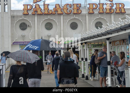 Brighton, Großbritannien, 13. August 2018 Wetter einem regnerischen Tag in Brighton credit Ian Davidson/Alamy leben Nachrichten Stockfoto