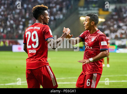 Frankfurt am Main, Deutschland. 12 August, 2018. Eintracht Frankfurt - FC Bayern München, Frankfurt, 12. August 2018 Thiago ALCANTARA, FCB 6 feiert seine 0-5 Ziel mit Kingsley COMAN, FCB 29 Eintracht Frankfurt - FC BAYERN MÜNCHEN 0-5 DFL-Bestimmungen verbieten die Verwendung von Fotografien als BILDSEQUENZEN UND/ODER QUASI-VIDEO. DFL SUPERCUP, 1. Fußball-Bundesliga, Spieltag, Frankfurt, 12. August 2018, Saison 2017/2018 © Peter Schatz/Alamy leben Nachrichten Stockfoto