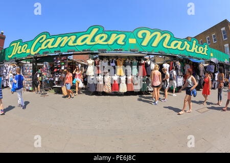 Geschäfte an der Camden High Street, London Stockfoto