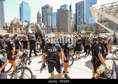 AUGUST 11, 2018 - TORONTO, KANADA: "Der Hass" Anti-rassismus-Rallye. Stockfoto