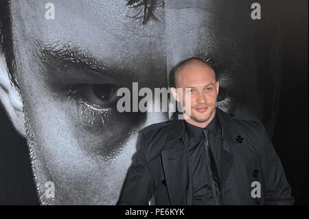 Tom Hardy an der Krieger Premiere Arclight Theater in Los Angeles. Veranstaltung in Hollywood Leben - Kalifornien, Red Carpet Event, USA, Filmindustrie, Prominente, Fotografie, Kunst, Kultur und Unterhaltung, Topix prominente Mode, Besten, Hollywood Leben, Event in Hollywood Leben - Kalifornien, Roter Teppich und backstage, Film Stars, TV Stars, Prominente, Musik, Bestof, Kunst, Kultur und Unterhaltung, vertikal, eine Person, Fotografie, drei Viertel, 2011 Anfrage tsuni@Gamma-USA.com, Kredit Tsuni/USA, Stockfoto