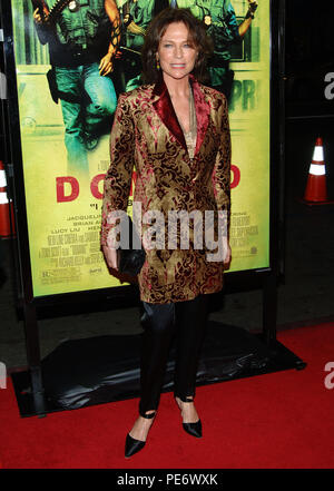 Jacqueline Bisset Ankunft auf dem Domino Premiere auf der Chinese Theatre in Los Angeles. 11. Oktober 2005. BissetJacqueline 126 Red Carpet Event, Vertikal, USA, Filmindustrie, Prominente, Fotografie, Bestof, Kunst, Kultur und Unterhaltung, Topix Prominente Fashion/Vertikal, Besten, Event in Hollywood Leben - Kalifornien, Roter Teppich und backstage, USA, Film, Stars, Film Stars, TV Stars, Musik, Promis, Fotografie, Bestof, Kunst, Kultur und Unterhaltung, Topix, vertikal, eine Person aus dem Jahr 2005, Anfrage tsuni@Gamma-USA.com Mode - Volle Länge Stockfoto