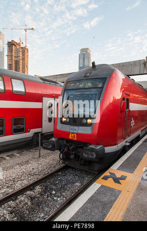 Tel Aviv, Israrl - Februar 25, 2016: Universität Tel Aviv Bahnhof. Eine der wichtigsten zentralen Bahnhöfen von Tel Aviv. Stockfoto