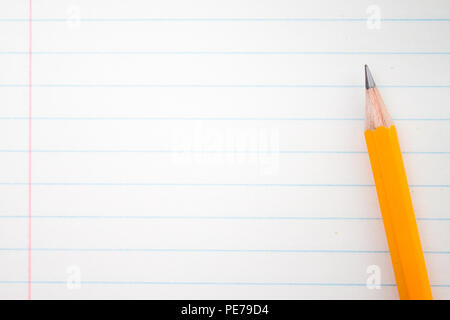 Zurück zu Schule, Bildung Konzept - orange Bleistifte und Zusammensetzung Buch auf Hintergrund für pädagogische neuen Akademischen Jahres begriff Studie oder Stockfoto