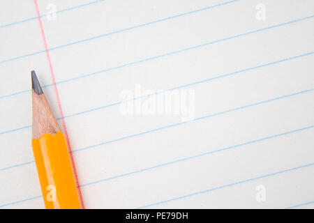 Zurück zu Schule, Bildung Konzept - orange Bleistifte und Zusammensetzung Buch auf Hintergrund für pädagogische neuen Akademischen Jahres begriff Studie oder Stockfoto