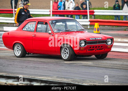 Ein rotes 1972 Ford Escort auf der York Raceway in Melbourne, East Yorkshire Stockfoto