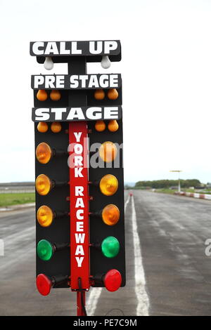 York Raceway ab Light System, bereitet die Rennfahrer aus. Stockfoto