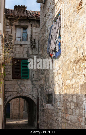 Häuser innerhalb der Stadtmauern des Diokletian Palast, Ulica Frane Bulića, Split, Kroatien Stockfoto