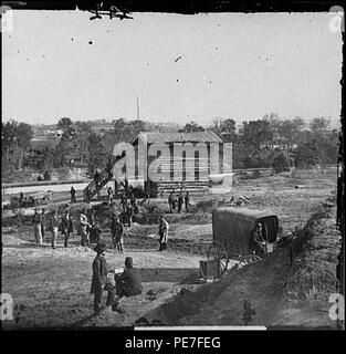 Arlington Heights, VA-Blockhaus in der Nähe von Aquäduktbrücke Stockfoto