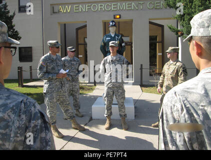 Pfc. Shin Sang-wook, einer neu zugewiesenen Korean Augmentation in die United States Army Soldat für die 2. gepanzerte Brigade Combat Team, 1.Kavallerie Division, Provost Marshal office, Rede auf der Military Police Station, Camp Casey, Südkorea, Sept. 18. Shin war ursprünglich in der Republik Korea Armee Personal Office als Dolmetscher und Übersetzer stationiert. (U.S. Armee Foto von Pfc. Kim Ji-won, 2 ABCT ROKA Personal) Stockfoto