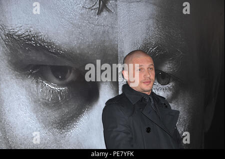 Tom Hardy an der Krieger Premiere Arclight Theater in Los Angeles. Veranstaltung in Hollywood Leben - Kalifornien, Red Carpet Event, USA, Filmindustrie, Prominente, Fotografie, Kunst, Kultur und Unterhaltung, Topix prominente Mode, Besten, Hollywood Leben, Event in Hollywood Leben - Kalifornien, Roter Teppich und backstage, Film Stars, TV Stars, Prominente, Musik, Bestof, Kunst, Kultur und Unterhaltung, vertikal, eine Person, Fotografie, drei Viertel, 2011 Anfrage tsuni@Gamma-USA.com, Kredit Tsuni/USA, Stockfoto