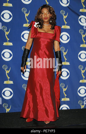 Macy Gray backstage bei der 57Th Emmy Awards im Shrine Auditorium in Los Angeles. September 18, 2005. GrayMacy 209 Red Carpet Event, Vertikal, USA, Filmindustrie, Prominente, Fotografie, Bestof, Kunst, Kultur und Unterhaltung, Topix Prominente Fashion/Vertikal, Besten, Event in Hollywood Leben - Kalifornien, Roter Teppich und backstage, USA, Film, Stars, Film Stars, TV Stars, Musik, Promis, Fotografie, Bestof, Kunst, Kultur und Unterhaltung, Topix, vertikal, eine Person aus dem Jahr 2005, Anfrage tsuni@Gamma-USA.com Mode - Volle Länge Stockfoto