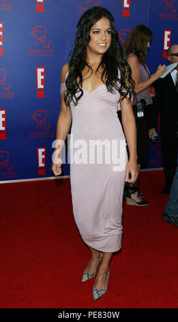 Michelle Rodriguez an der Stunt Awards Ankunft auf der Paramount in Los Angeles. September 25, 2005. RodriguezMichelle009 Red Carpet Event, Vertikal, USA, Filmindustrie, Prominente, Fotografie, Bestof, Kunst, Kultur und Unterhaltung, Topix Prominente Fashion/Vertikal, Besten, Event in Hollywood Leben - Kalifornien, Roter Teppich und backstage, USA, Film, Stars, Film Stars, TV Stars, Musik, Promis, Fotografie, Bestof, Kunst, Kultur und Unterhaltung, Topix, vertikal, eine Person aus dem Jahr 2005, Anfrage tsuni@Gamma-USA.com Mode - Volle Länge Stockfoto