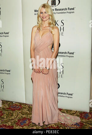 Claudia Schiffer an den unvergesslichen Abend Mut Auszeichnungen Anreise organisieren, indem die EIF-Women's Cancer Research Fund im Regent Beverly in Los Angeles. März 1, 2005. SchifferClaudia 072 Red Carpet Event, Vertikal, USA, Filmindustrie, Prominente, Fotografie, Bestof, Kunst, Kultur und Unterhaltung, Topix Prominente Fashion/Vertikal, Besten, Event in Hollywood Leben - Kalifornien, Roter Teppich und backstage, USA, Film, Stars, Film Stars, TV Stars, Musik, Promis, Fotografie, Bestof, Kunst, Kultur und Unterhaltung, Topix, vertikal, eine Person aus. Stockfoto