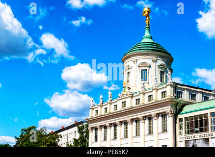 POTSDAM, Deutschland - Barberini Palace Art Museum - wurde stark während des Zweiten Weltkrieges beschädigt, außer für Teile der Fassade. Stockfoto