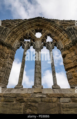 Die Ruinen von Whitby Abbey an der Küste von North Yorkshire, England. Als Inspiration für Roman Bram Stokers 'Dracula-" bekannt. Stockfoto