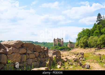 LANOBRE, Frankreich - 24. MAI 2018: Chateau de Val im Querformat in Lanobre am 24. Mai 2018 Stockfoto