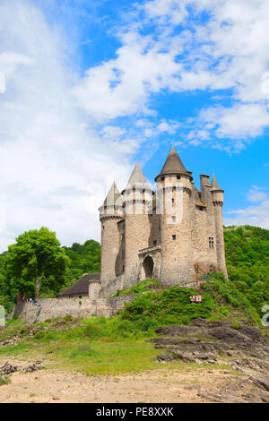 LANOBRE, Frankreich - 24. MAI 2018: Chateau de Val im Querformat in Lanobre am 24. Mai 2018 Stockfoto