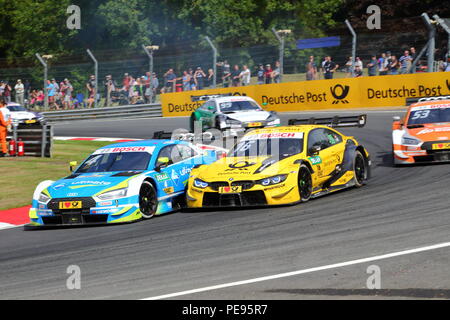 Robin Frijns und Timo Glock Hals und Nacken an der DTM-Rennen 2018 in Brands Hatch, Großbritannien Stockfoto