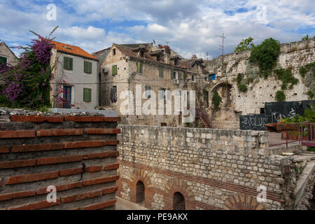 Häuser innerhalb der Stadtmauern des Diokletian Palast, Severova ulica, Split, Kroatien Stockfoto