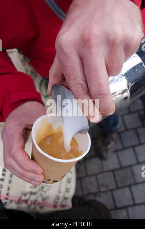 Kaffee ist bei Abergavenny Food Festival Stockfoto