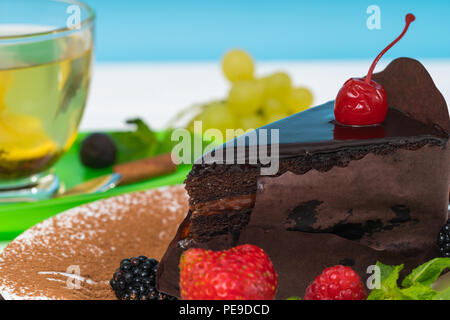 Scheibe der Gourmet Schwarzwald Schokolade Torte Stockfoto