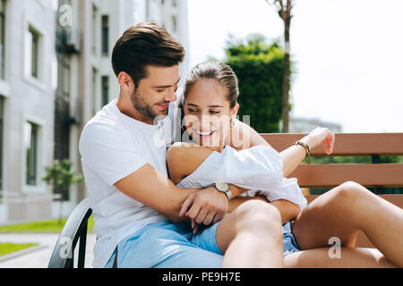 Freudige positive Paar Spaß Stockfoto