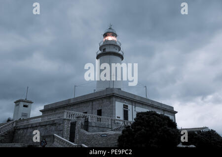 Moody Blick auf die berühmten Mallorca Leuchtturm "Cap de Formentor" Stockfoto