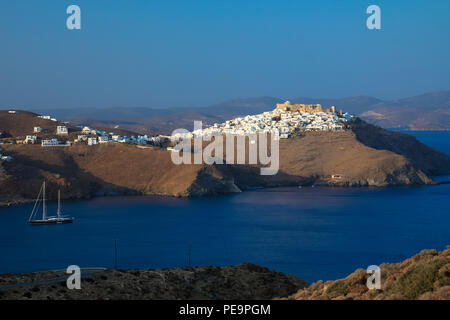 Landschaft Blick auf den Golf im Dorf Chora in Astypalea Insel, Griechenland Stockfoto