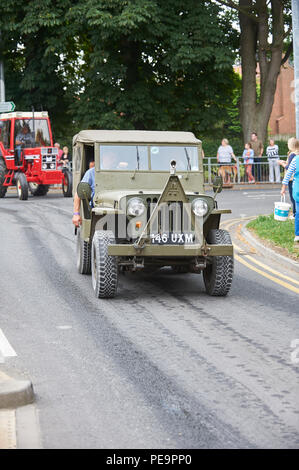 Fahrzeuge auf dem Vintage Dampf Straße laufen in der driffield Steam Rally Stockfoto