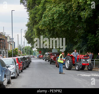 Fahrzeuge auf dem Vintage Dampf Straße laufen in der driffield Steam Rally Stockfoto