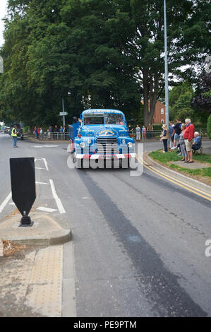 Fahrzeuge auf dem Vintage Dampf Straße laufen in der driffield Steam Rally Stockfoto