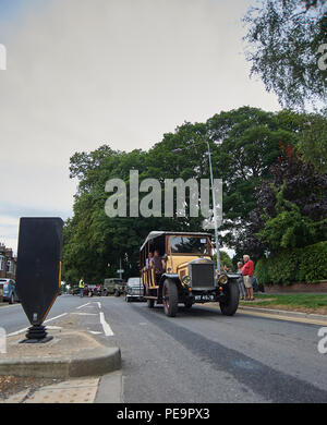 Fahrzeuge auf dem Vintage Dampf Straße laufen in der driffield Steam Rally Stockfoto