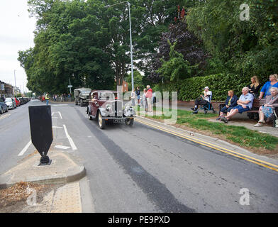 Fahrzeuge auf dem Vintage Dampf Straße laufen in der driffield Steam Rally Stockfoto