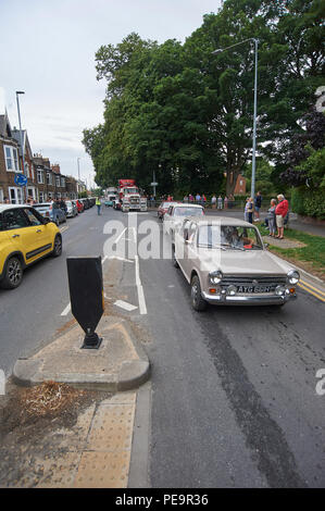 Fahrzeuge auf dem Vintage Dampf Straße laufen in der driffield Steam Rally Stockfoto