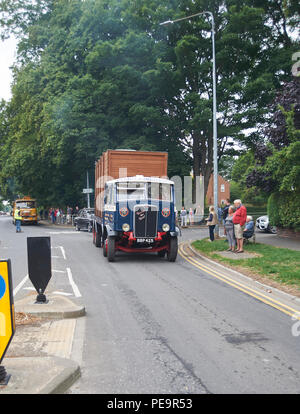 Fahrzeuge auf dem Vintage Dampf Straße laufen in der driffield Steam Rally Stockfoto